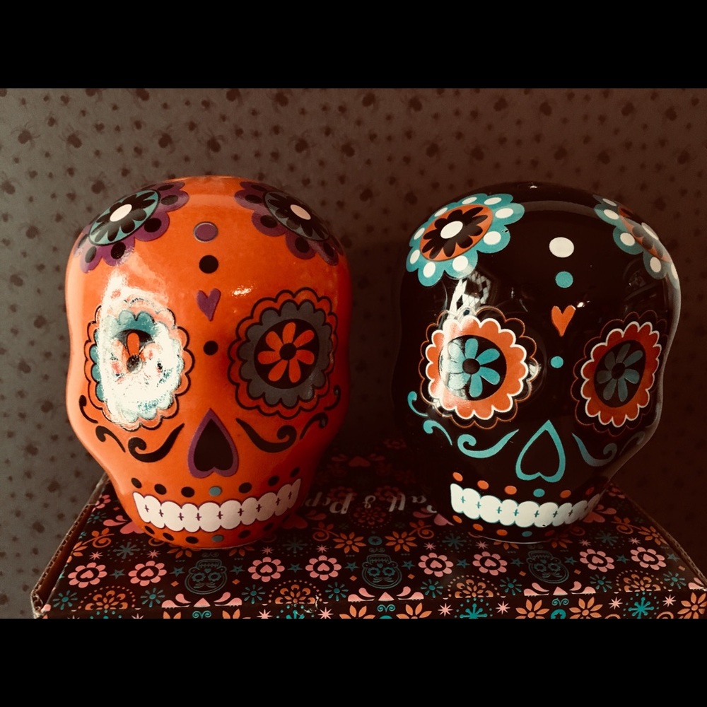 Halloween Black Orange Ceramic Sugar Skull Shakers - Picture 2 of 7